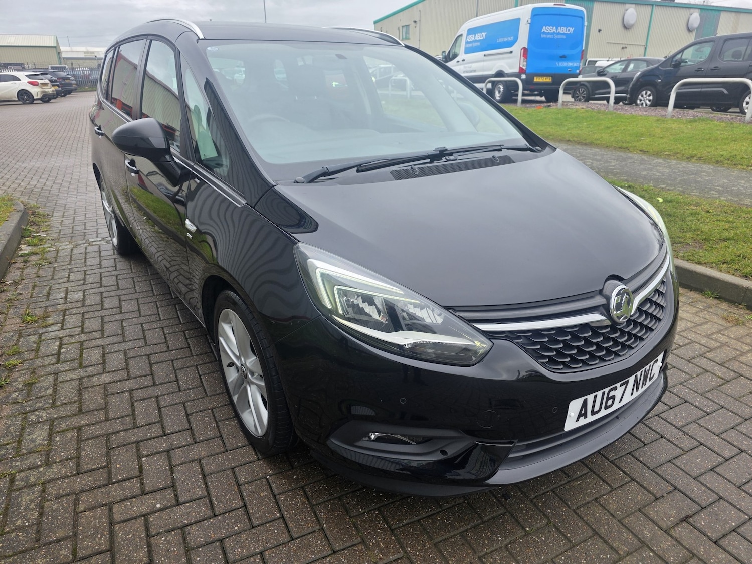 Used Vauxhall Zafira 2017 for sale - 77189362: Photo 2