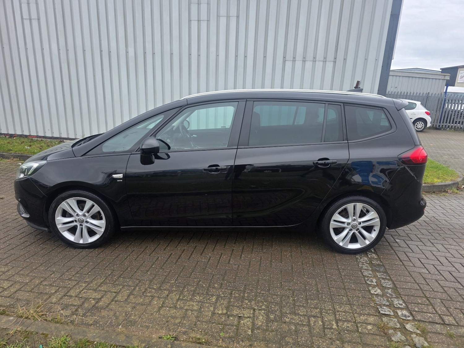 Used Vauxhall Zafira 2017 for sale - 77189362: Photo 7