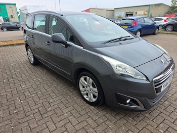 Used Peugeot 5008 2014 for sale - 76794211: Photo
