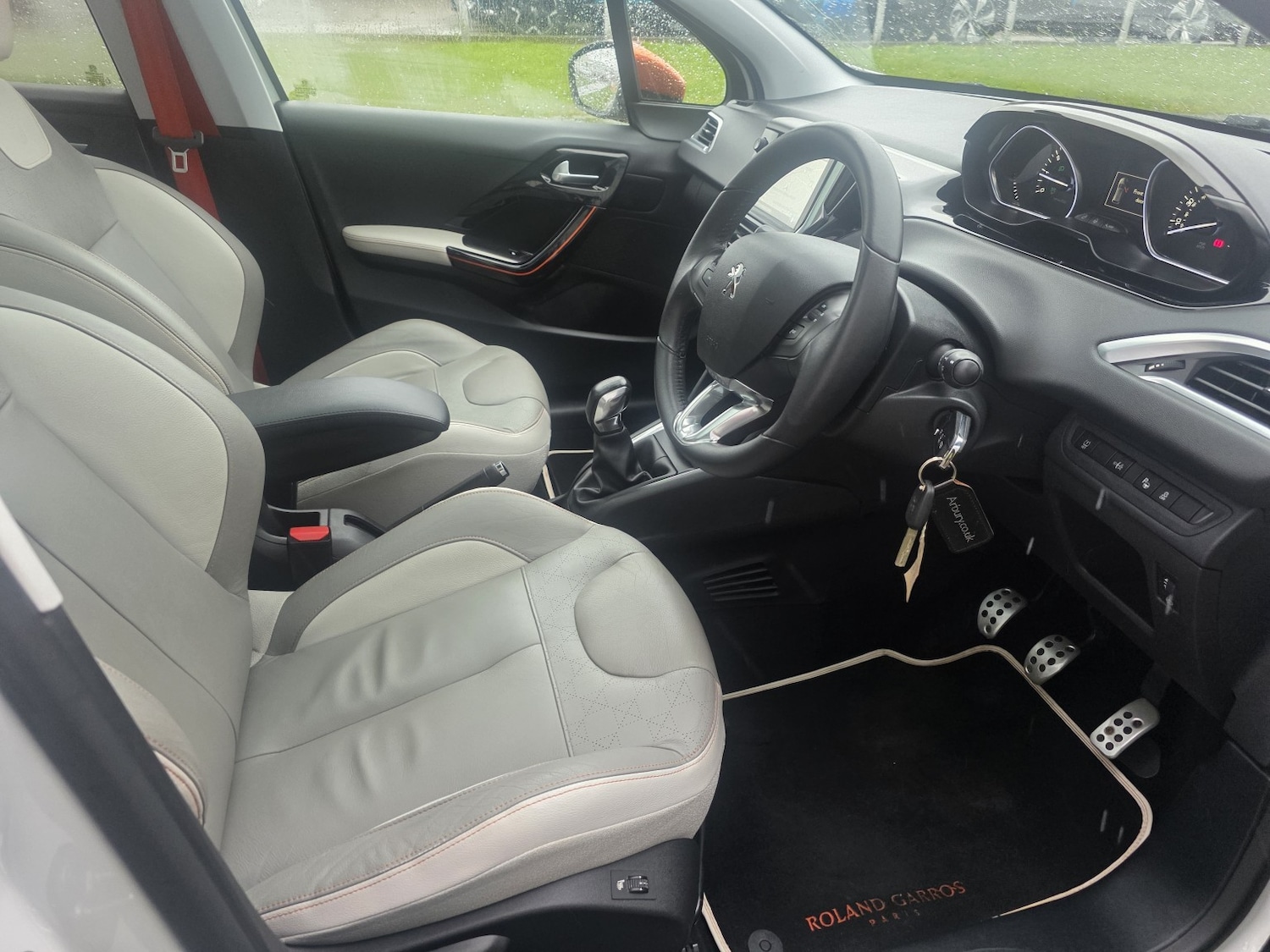 Used Peugeot 208 2015 for sale - 77595309: Photo 11