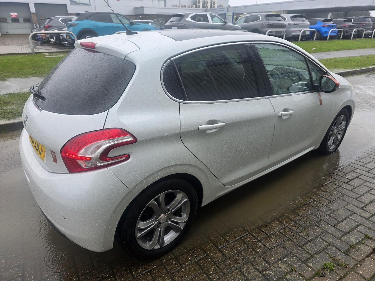 Used Peugeot 208 2015 for sale - 77595309: Photo 9