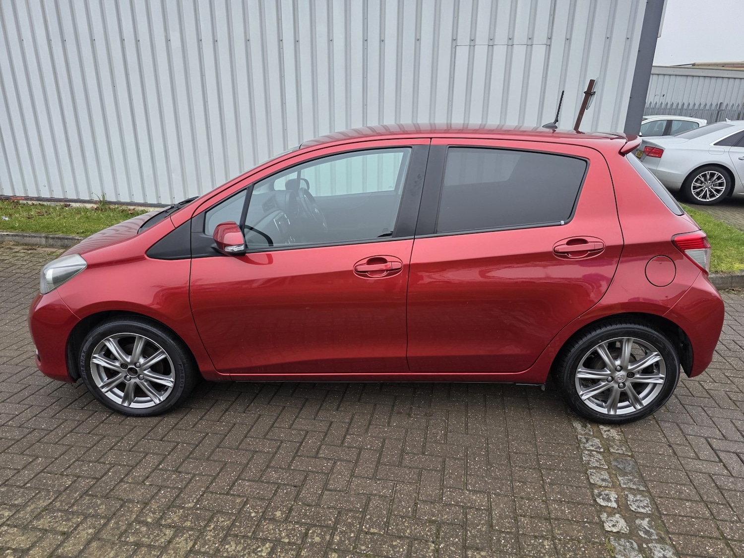 Used Toyota Yaris 2012 for sale - 77140745: Photo 6