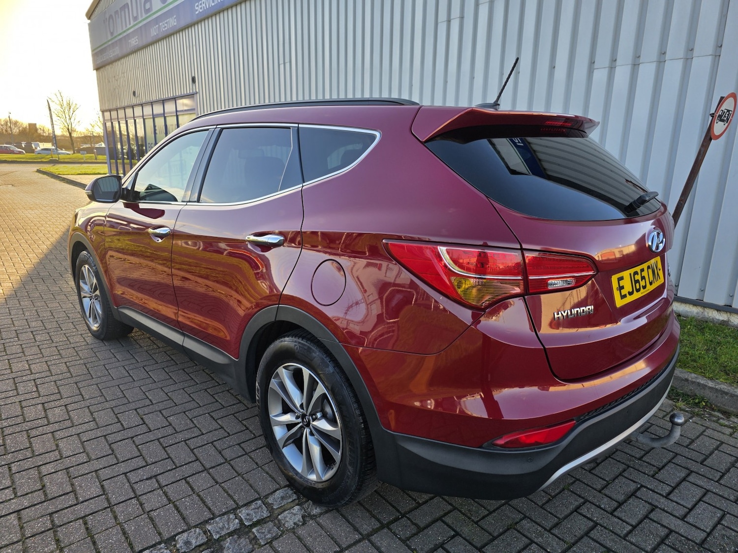 Used Hyundai Santa Fe 2015 for sale - 77008090: Photo 8