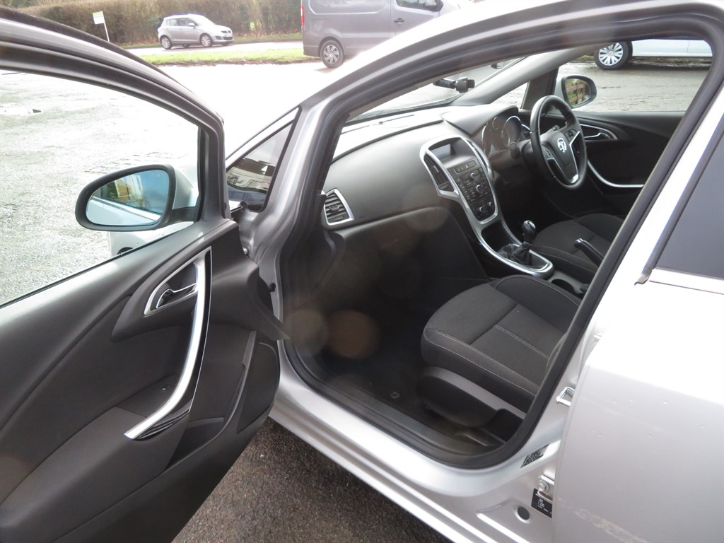 Used Vauxhall Astra 2013 for sale - 77539081: Photo 11