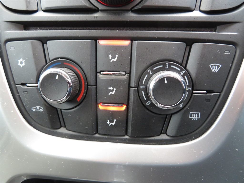 Used Vauxhall Astra 2013 for sale - 77539081: Photo 25