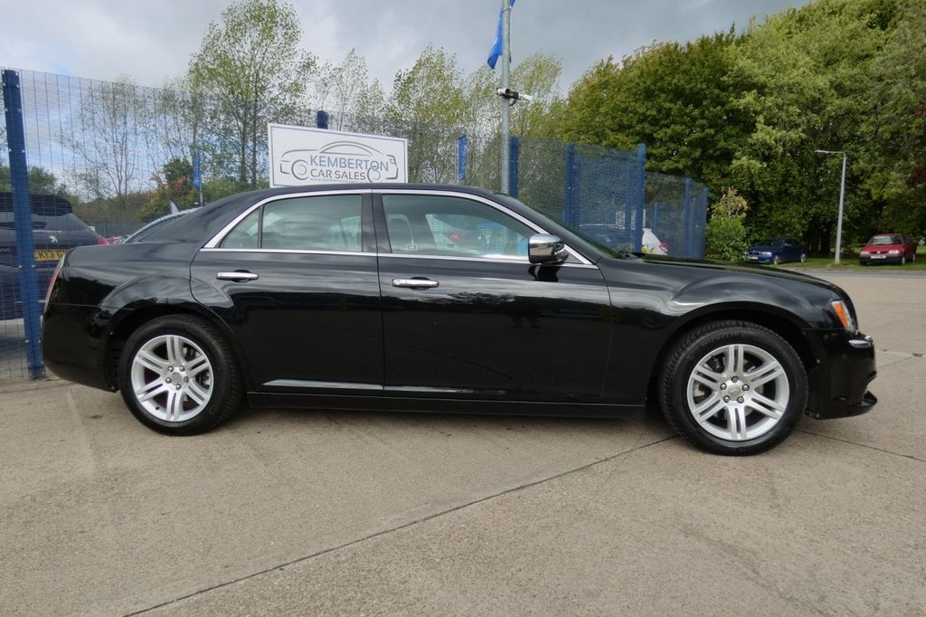 Used Chrysler 300C 2012 for sale - 76010257: Photo 4