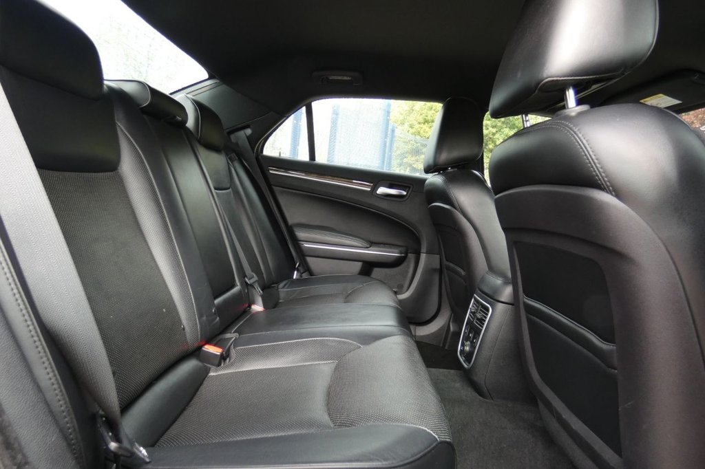 Used Chrysler 300C 2012 for sale - 76010257: Photo 9