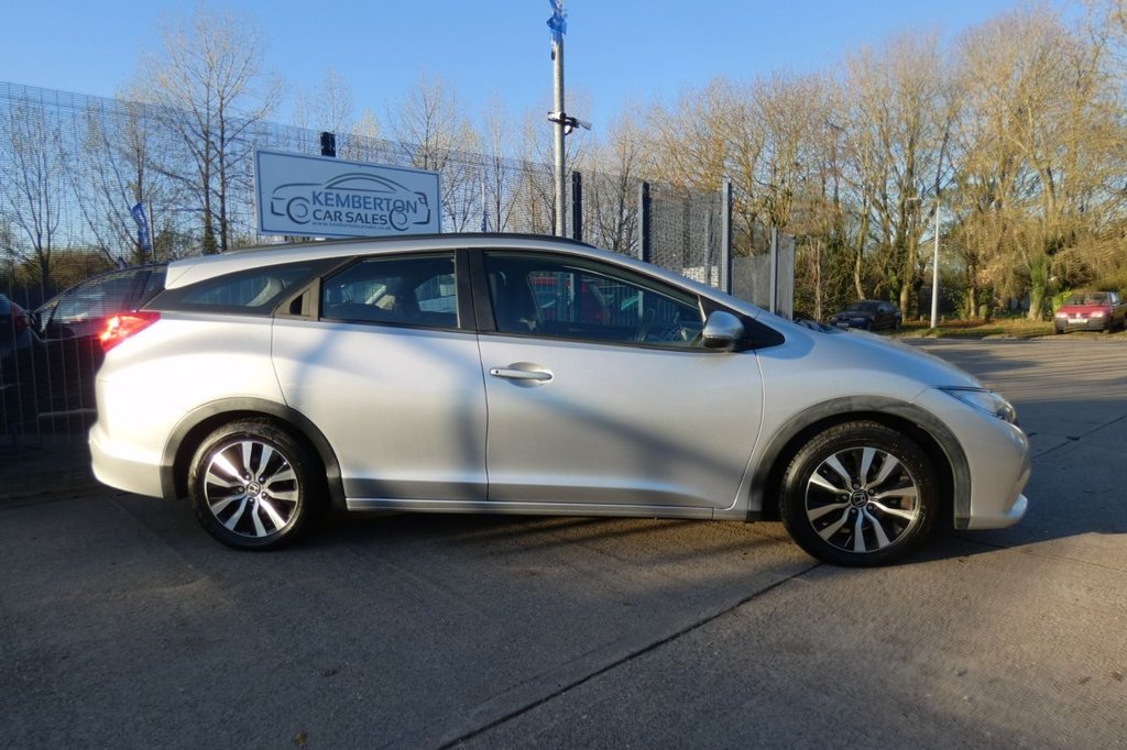 Used Honda Civic 2014 for sale - 76642805: Photo 4