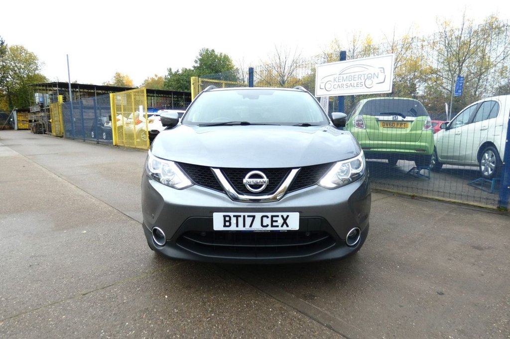 Used Nissan Qashqai 2017 for sale - 76510278: Photo 2