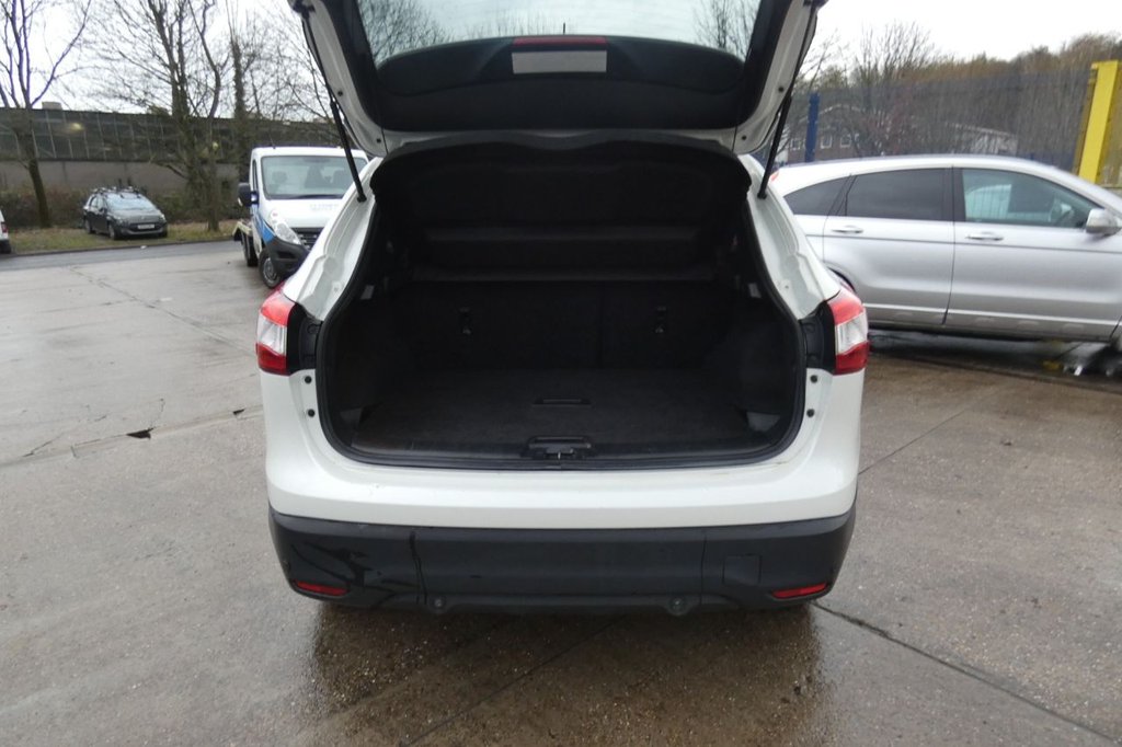 Used Nissan Qashqai 2015 for sale - 77101041: Photo 8