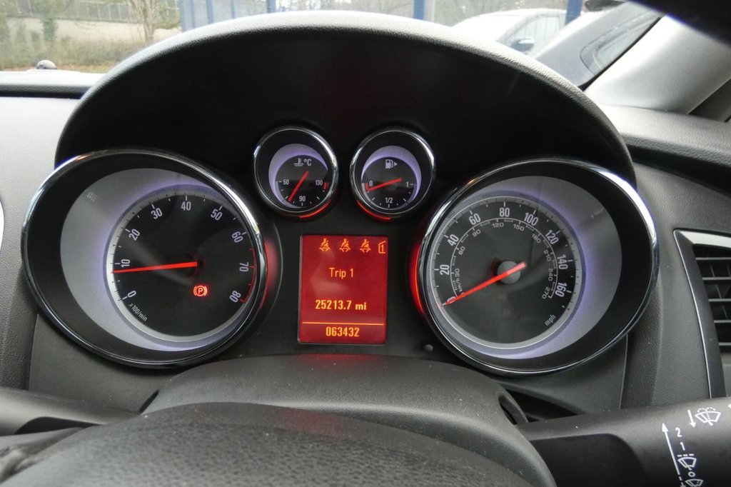 Used Vauxhall Astra 2010 for sale - 77121998: Photo 12