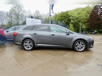 Used Toyota Avensis 2014 for sale - 79804640: Photo