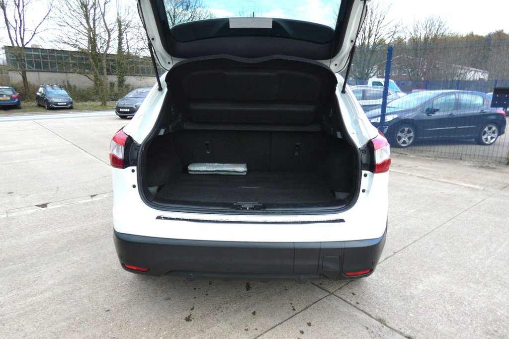 Used Nissan Qashqai 2014 for sale - 77667290: Photo 8