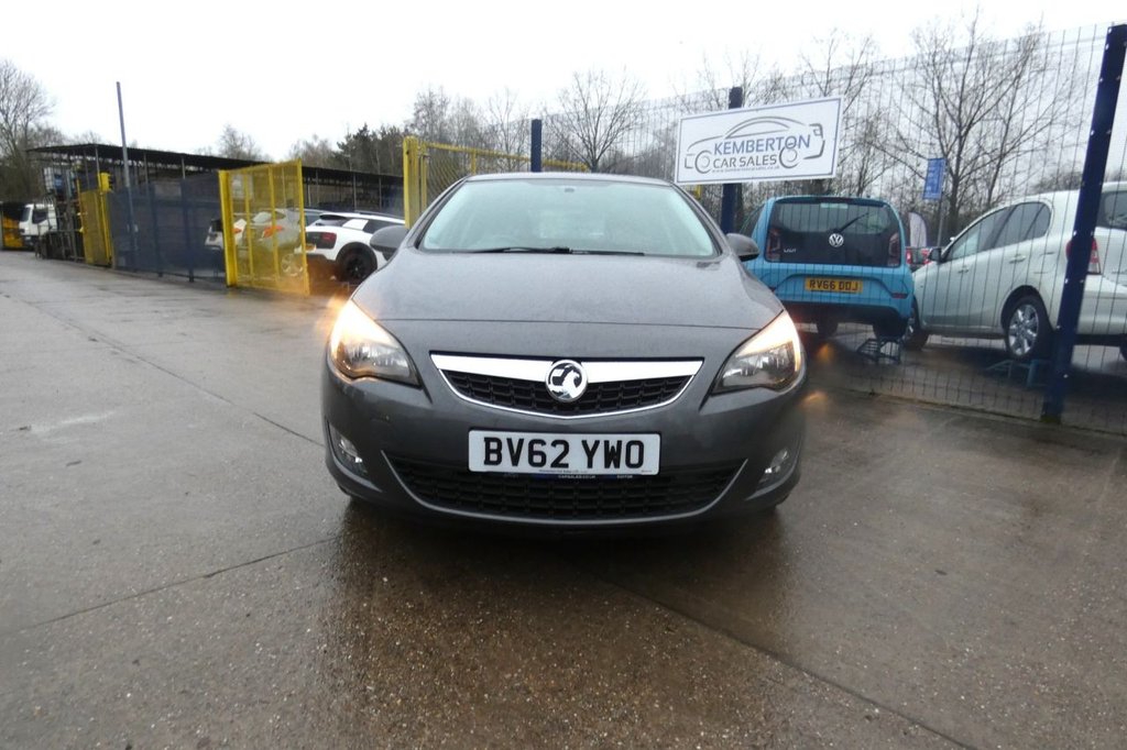 Used Vauxhall Astra 2012 for sale - 77421790: Photo 2