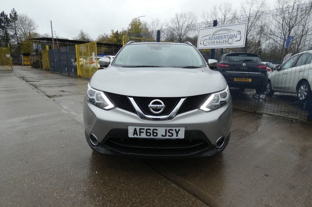Used Nissan Qashqai 2016 for sale - 76724531: Photo 2