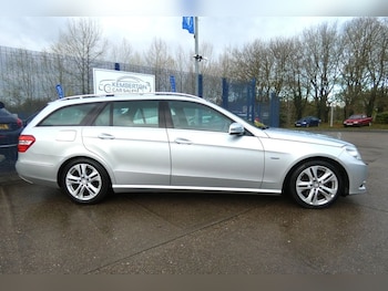 Used Mercedes-Benz E Class 2010 for sale - 76686666: Photo