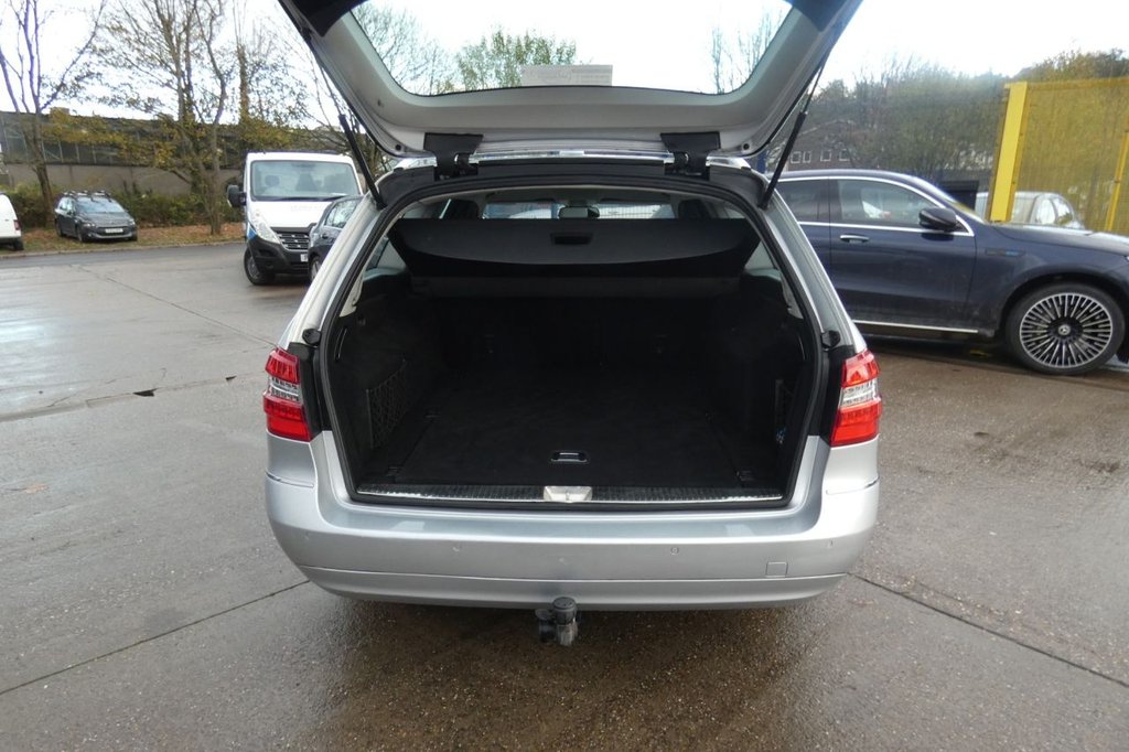 Used Mercedes-Benz E Class 2010 for sale - 76686666: Photo 8