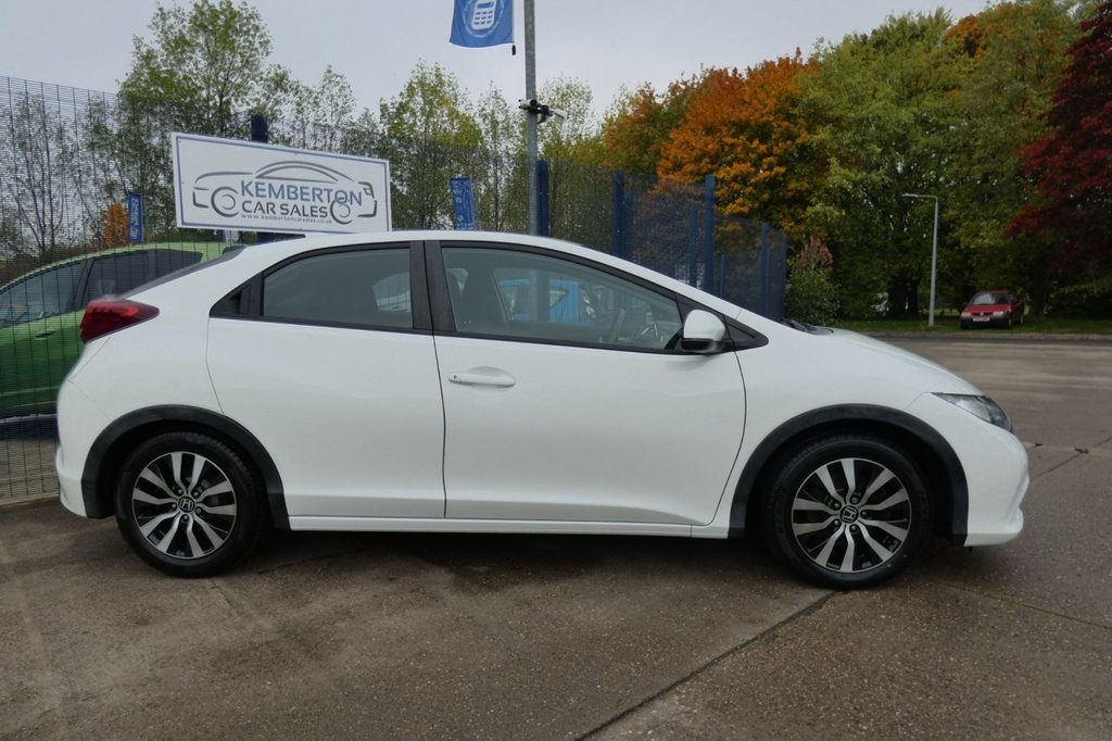 Used Honda Civic 2014 for sale - 76250090: Photo 4