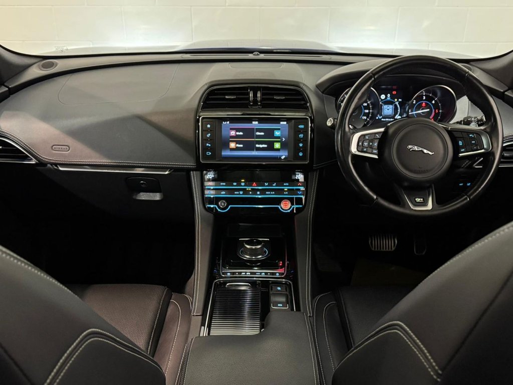 Used Jaguar F-Pace 2018 for sale - 77328332: Photo 4