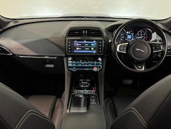 Used Jaguar F-Pace 2018 for sale - 77328332: Photo