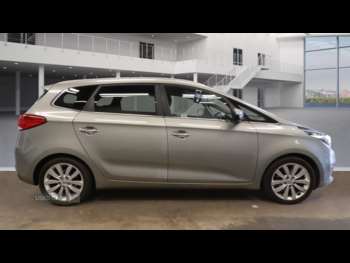 Used Kia Carens 2017 for sale - 75141903: Photo