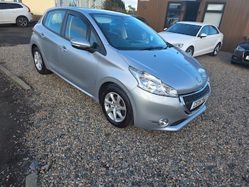 Peugeot - 208