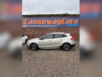 Used Volvo V40 2018 for sale - 79117300: Photo