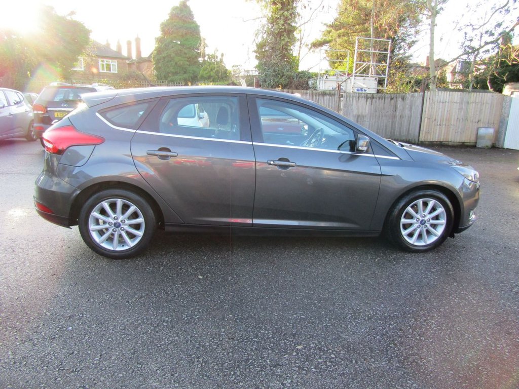 Used Ford Focus 2015 for sale - 76797880: Photo 4