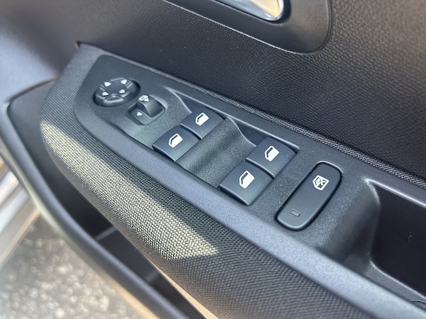 Used Peugeot 208 2023 for sale - 74773123: Photo 18