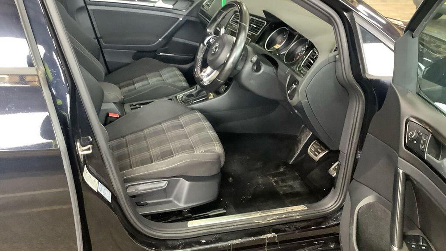 Used Volkswagen Golf 2015 for sale - 77830091: Photo 9