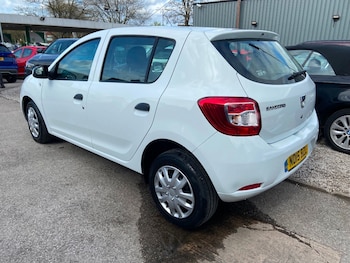 Used Dacia Sandero 2015 for sale - 78497340: Photo