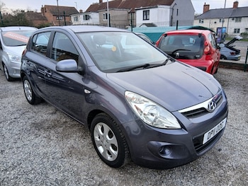 Used Hyundai i20 2011 for sale - 76047644: Photo