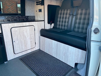 Used Volkswagen Transporter Shuttle 2010 for sale - 77137060: Photo