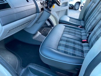 Used Volkswagen Transporter Shuttle 2010 for sale - 77137060: Photo