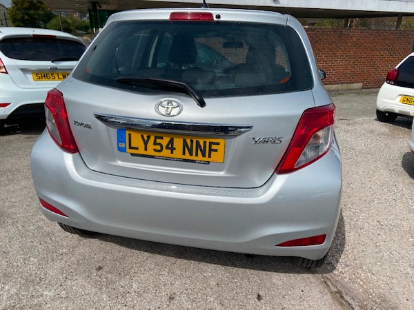 Used Toyota Yaris 2011 for sale - 75568576: Photo 2