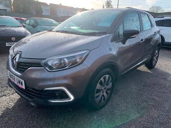 Used Renault Captur 2018 for sale - 76511102: Photo