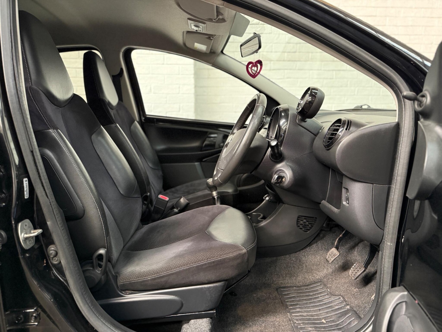 Used Peugeot 107 2013 for sale - 77939956: Photo 14