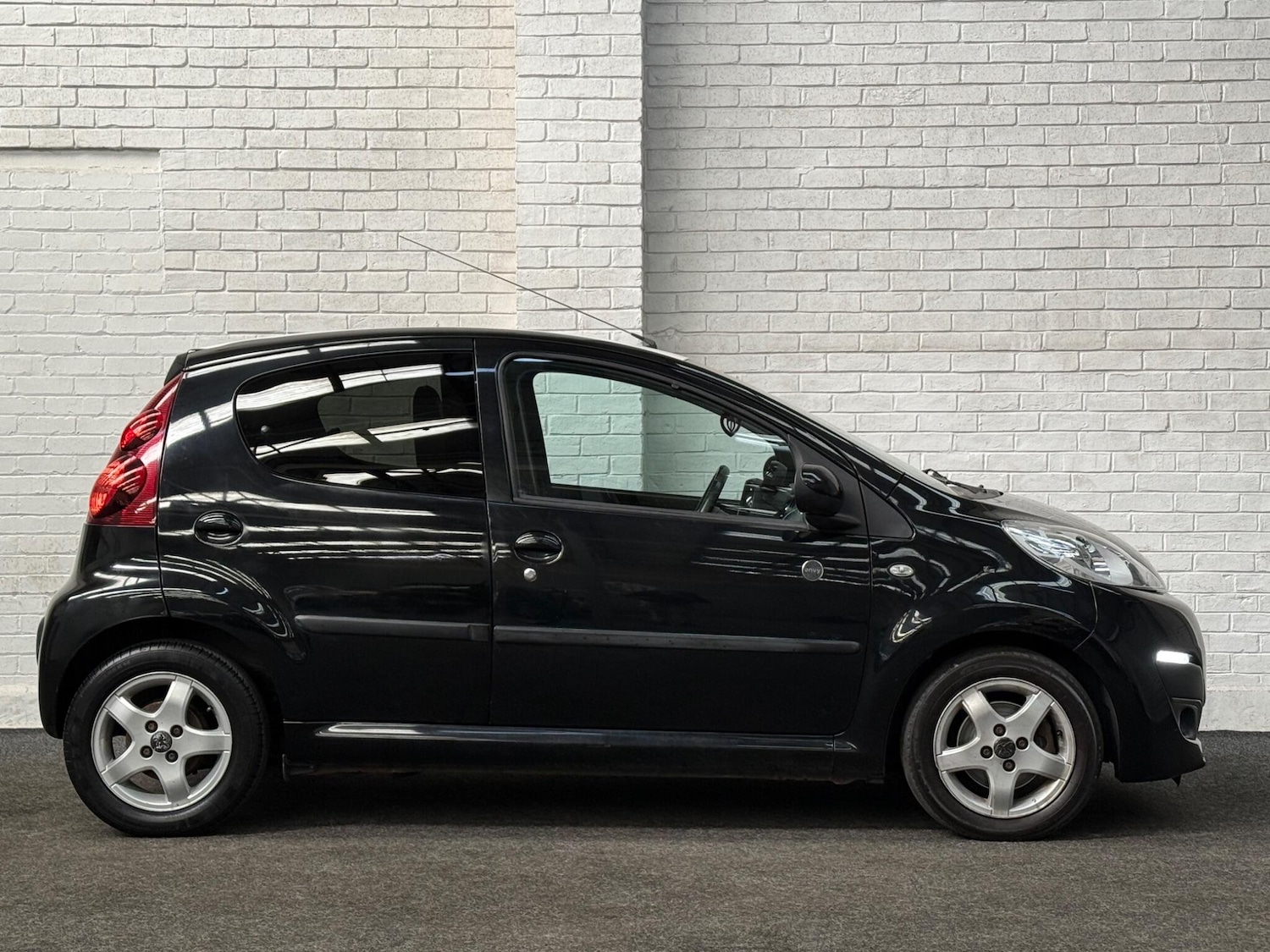 Used Peugeot 107 2013 for sale - 77939956: Photo 8