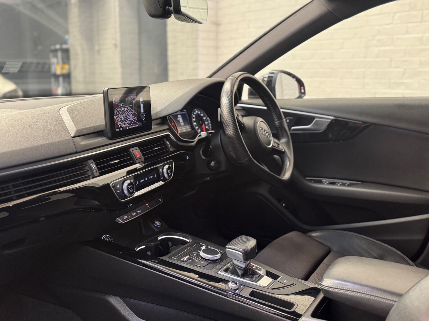 Used Audi A4 2017 for sale - 77671663: Photo 2