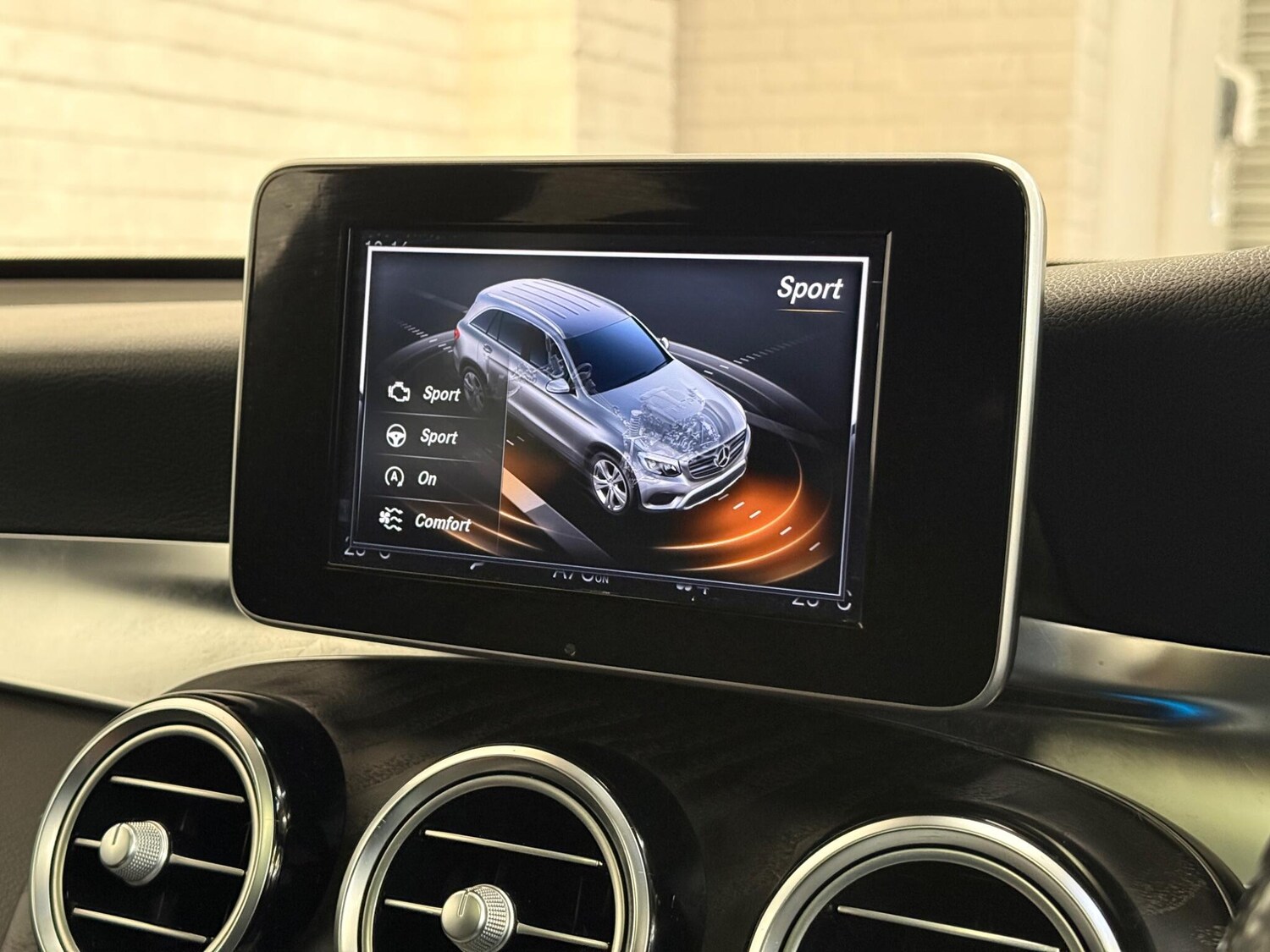 Used Mercedes-Benz GLC 2018 for sale - 77613041: Photo 42