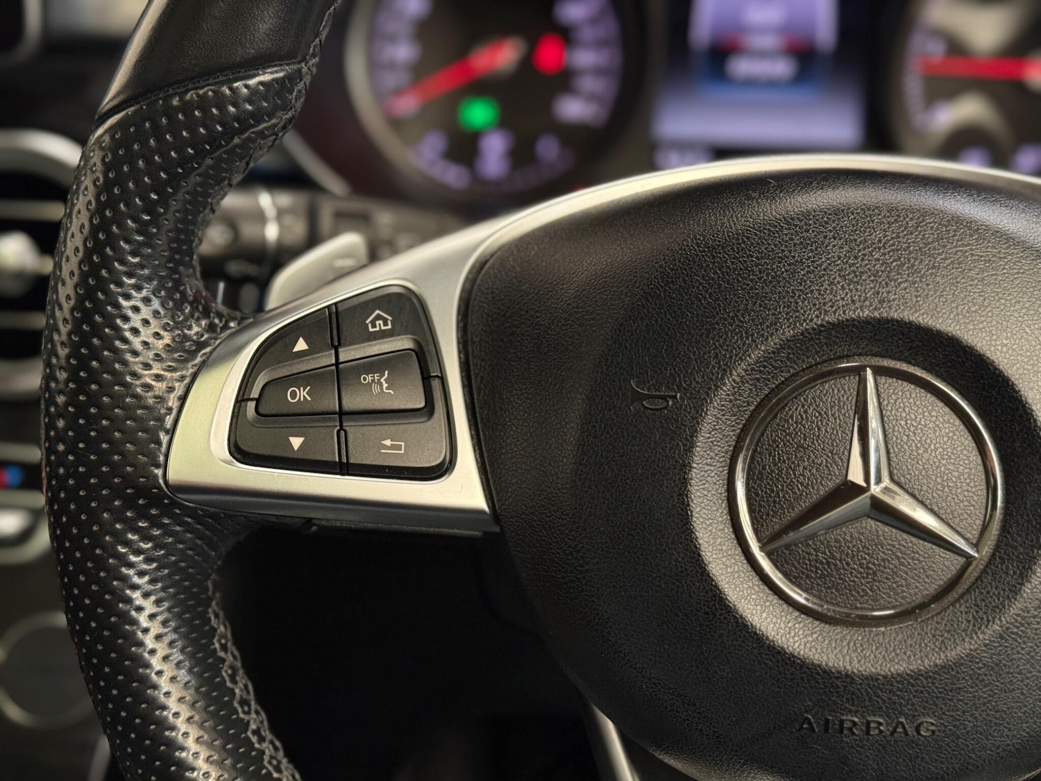 Used Mercedes-Benz GLC 2018 for sale - 77613041: Photo 46