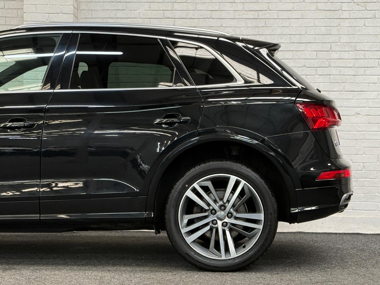 Used Audi Q5 2017 for sale - 76667443: Photo 45