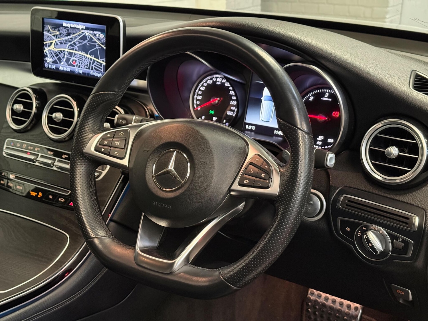 Used Mercedes-Benz GLC 2018 for sale - 77484225: Photo 32