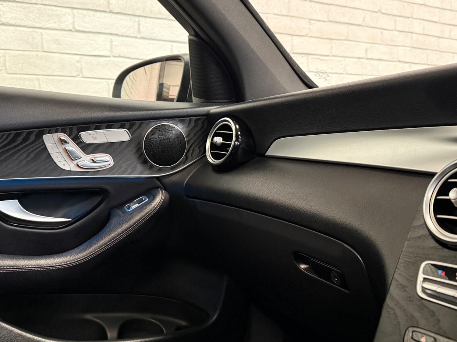 Used Mercedes-Benz GLC 2018 for sale - 77484225: Photo 40