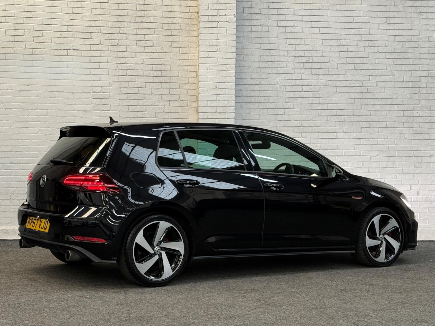 Used Volkswagen Golf 2017 for sale - 76658275: Photo 2