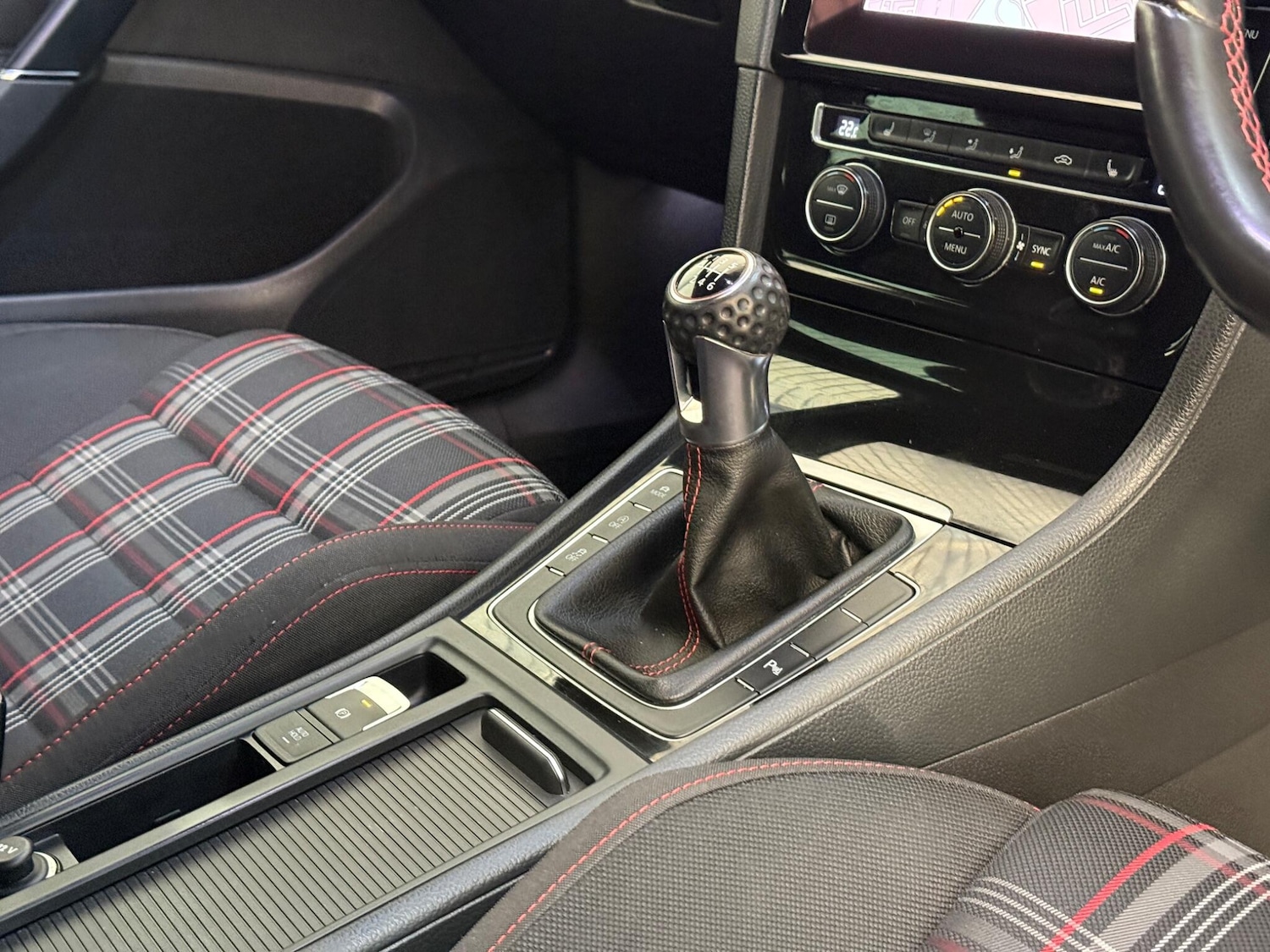 Used Volkswagen Golf 2017 for sale - 76658275: Photo 36