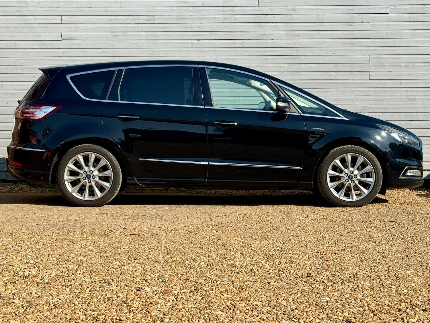 Used Ford S-Max 2017 for sale - 76991353: Photo 3