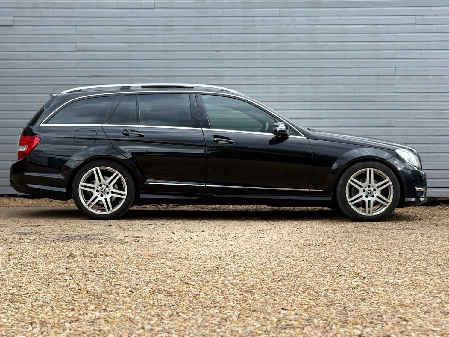 Used Mercedes-Benz C Class 2014 for sale - 76989243: Photo 2