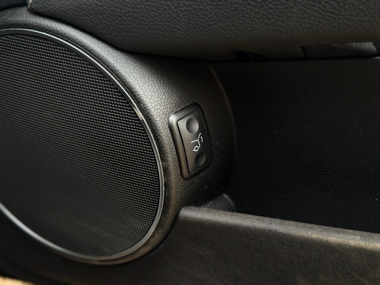 Used Mercedes-Benz C Class 2014 for sale - 76989243: Photo 23