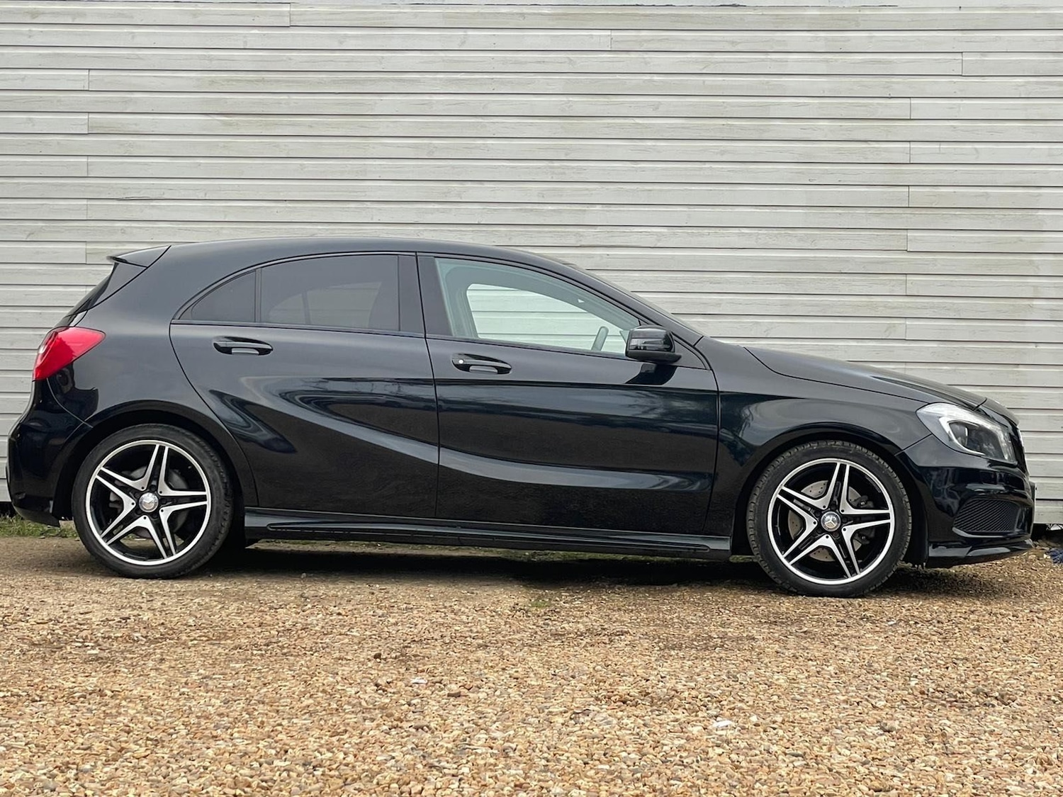 Used Mercedes-Benz A-Class 2013 for sale - 76988217: Photo 2